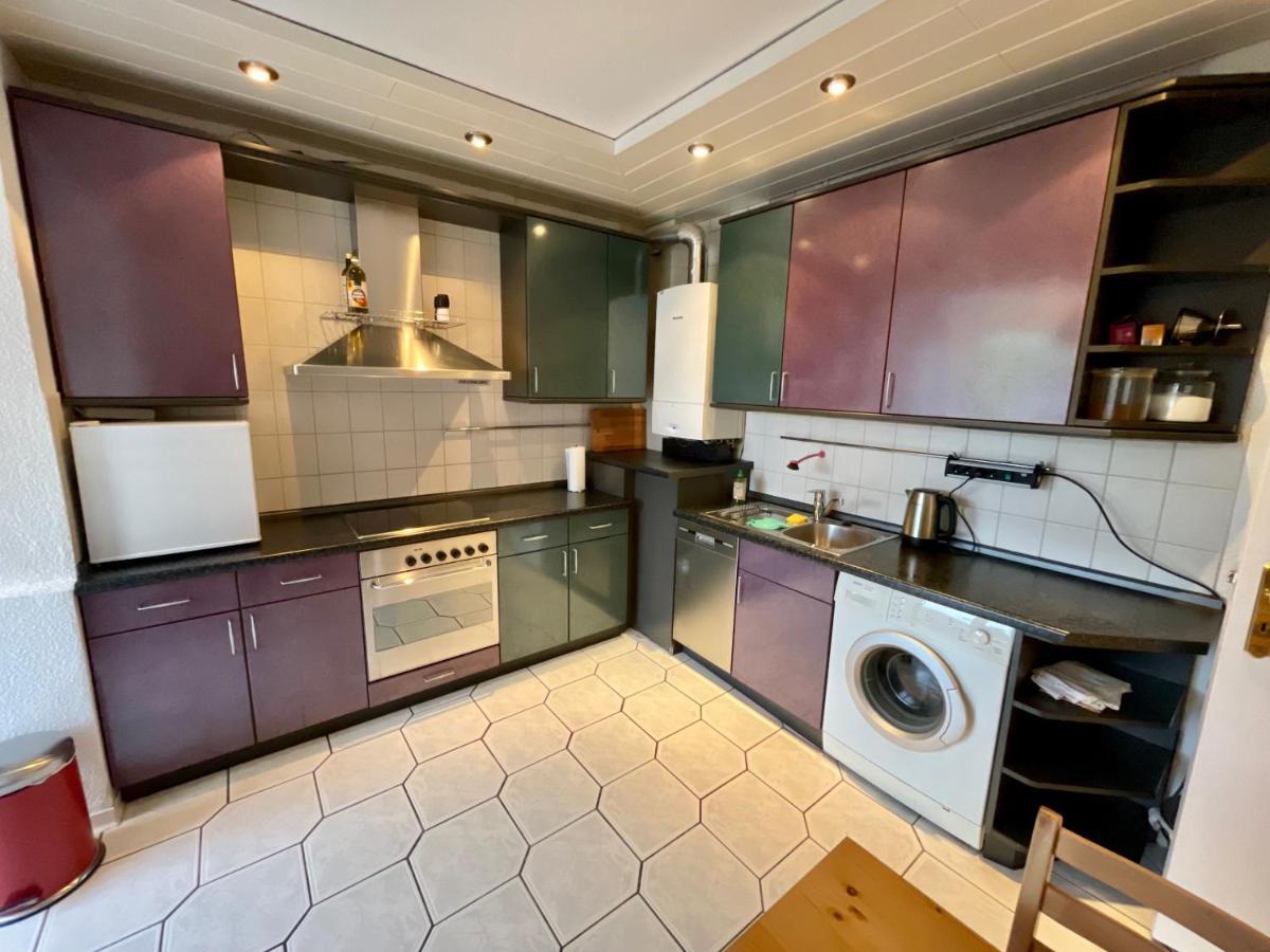 Purple Kitchen - Mit Grosser Wohnkueche *